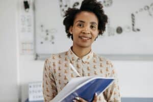 Candidate souriant avant l'épreuve orale de CSE du CRPE.